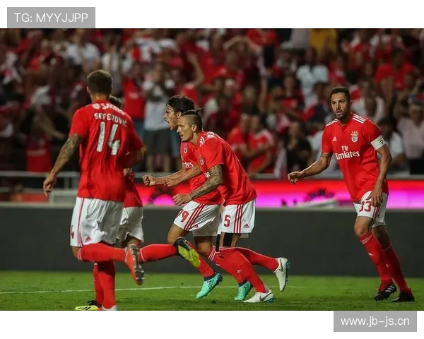 AC米兰战术困局:过度依赖莱奥单点爆破,中场失控或拖累争四前景 AC米兰战术困局:过度依赖莱奥单点爆破,中场失控或拖累争四前景