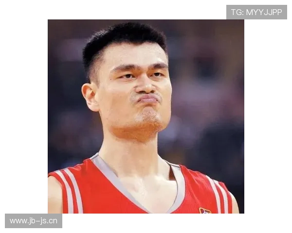 姚明退役后住上海老洋房，早餐吃三明治配黑咖啡，跟NBA那会儿啃鸡胸肉的日子简直不像同一个人